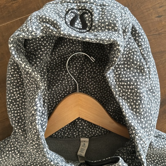 Lululemon Scuba hoodie - Picture 4 of 5